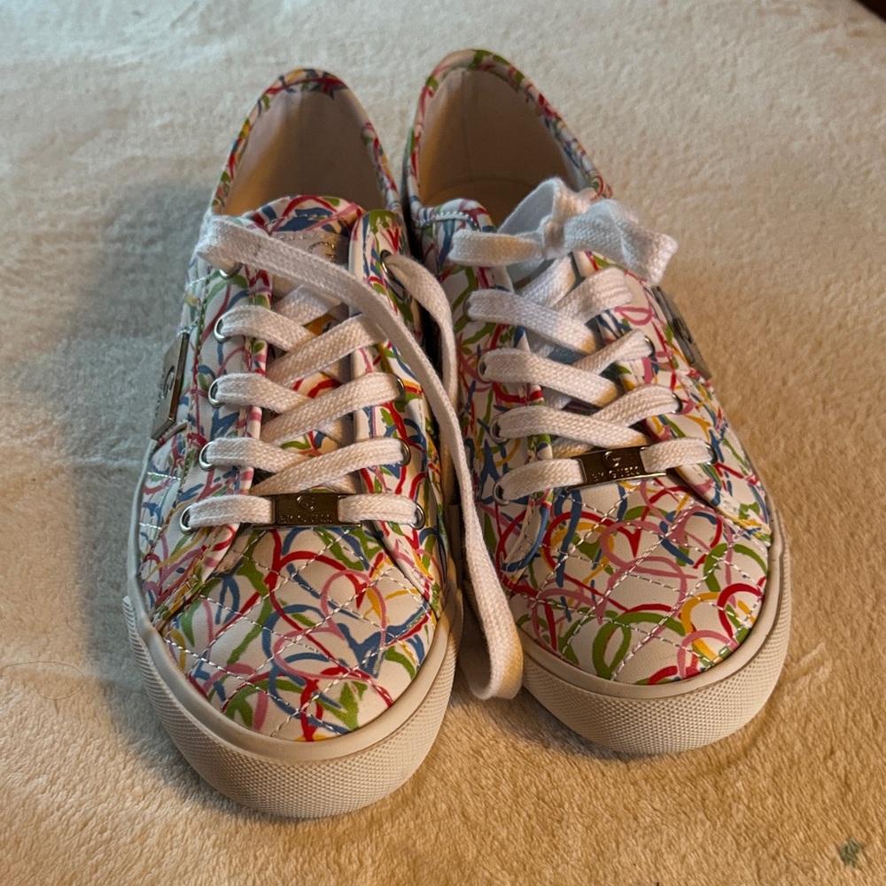Guess Multicolor women Sneakers
Size 8